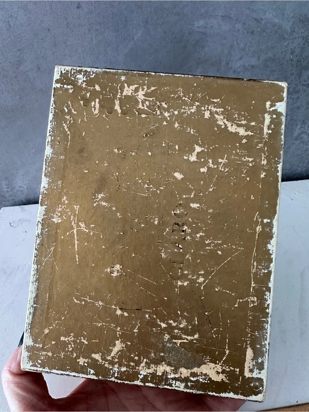 VINTAGE BOX CARDBOARD GOLD FELT LINED